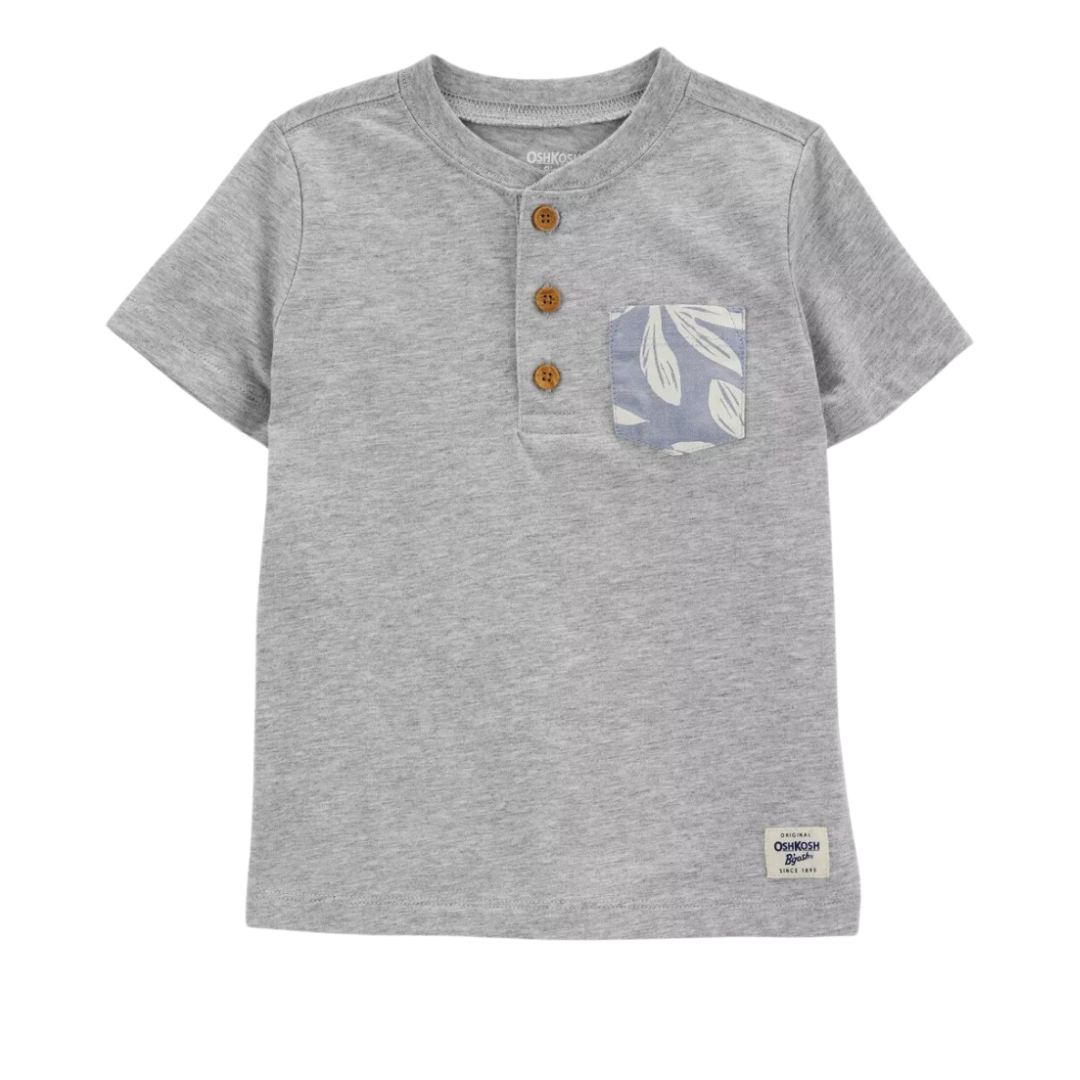 Camiseta 3 botones detalle bolsillo